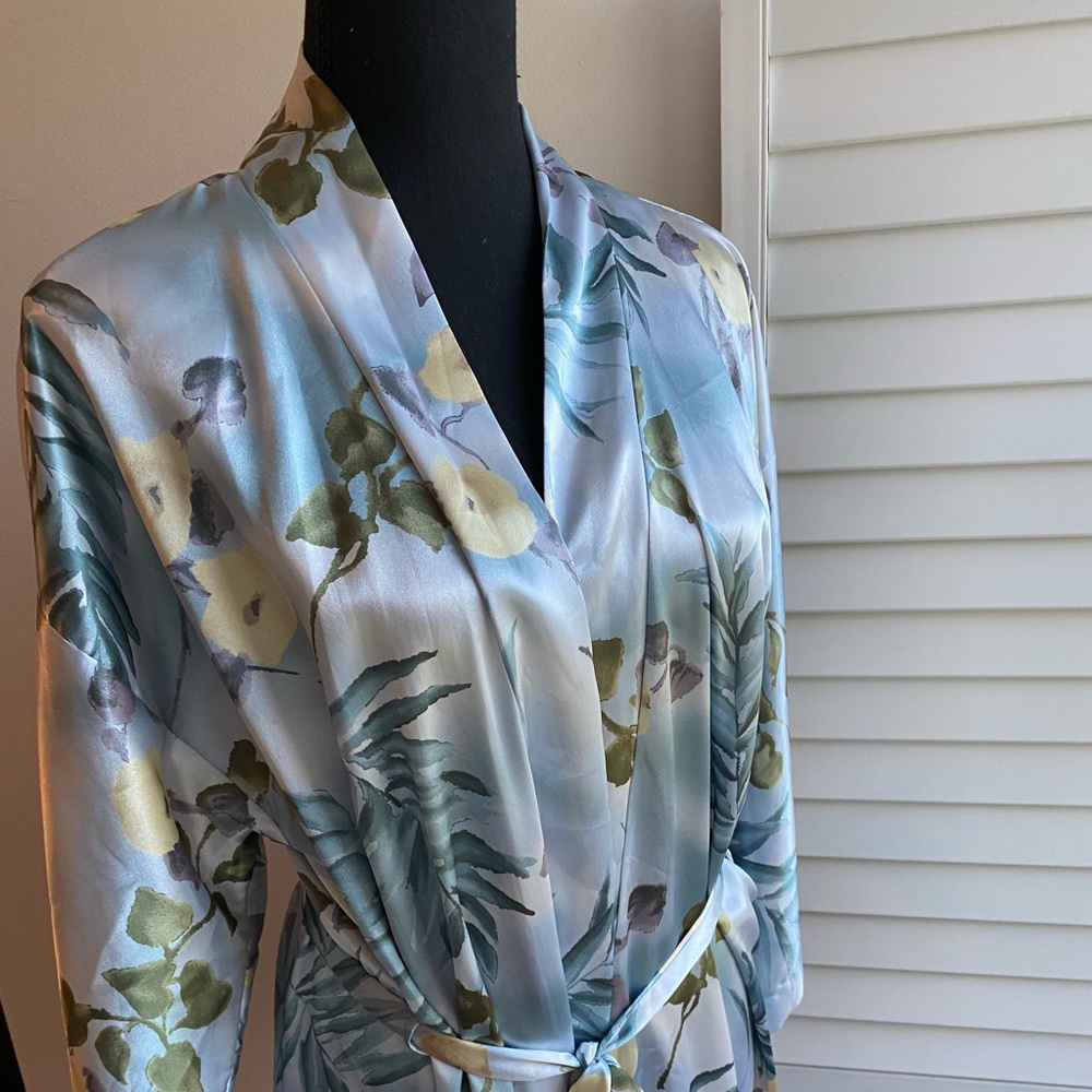 CALIFORNIA DYNASTY ROBE , LONG Satin Silk Like
